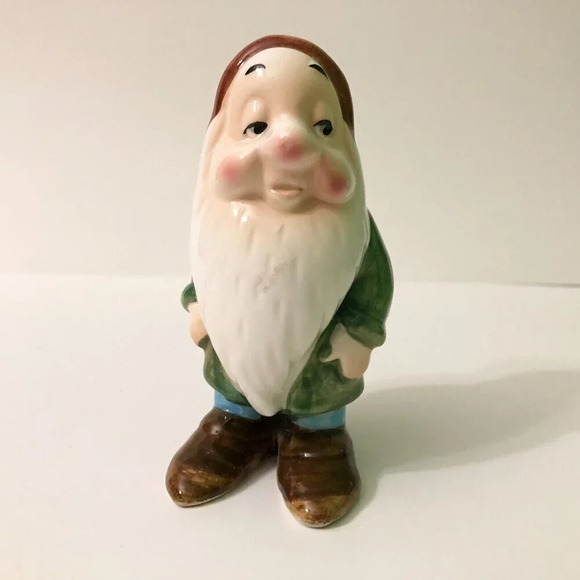 Vintage Walt Disney Sleepy Ceramic Figurine Snow  White Japan 5 Inch Tall - Picture 1 of 16